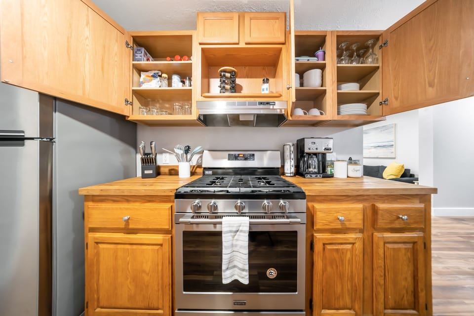 Fully equipped kitchen with coffee.