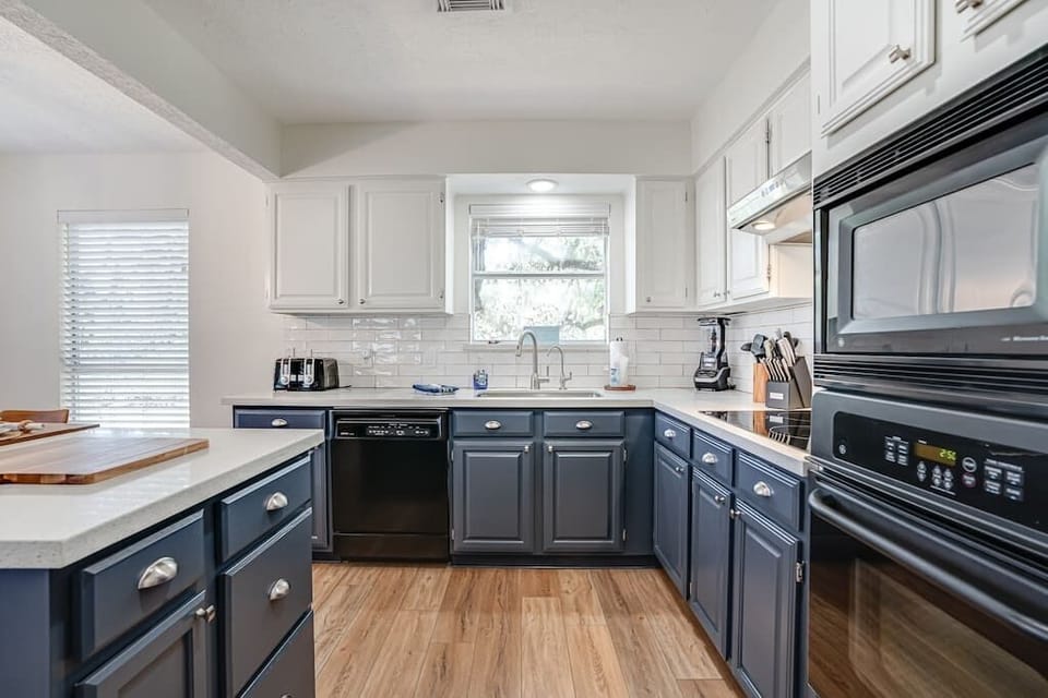 Another view of kitchen.