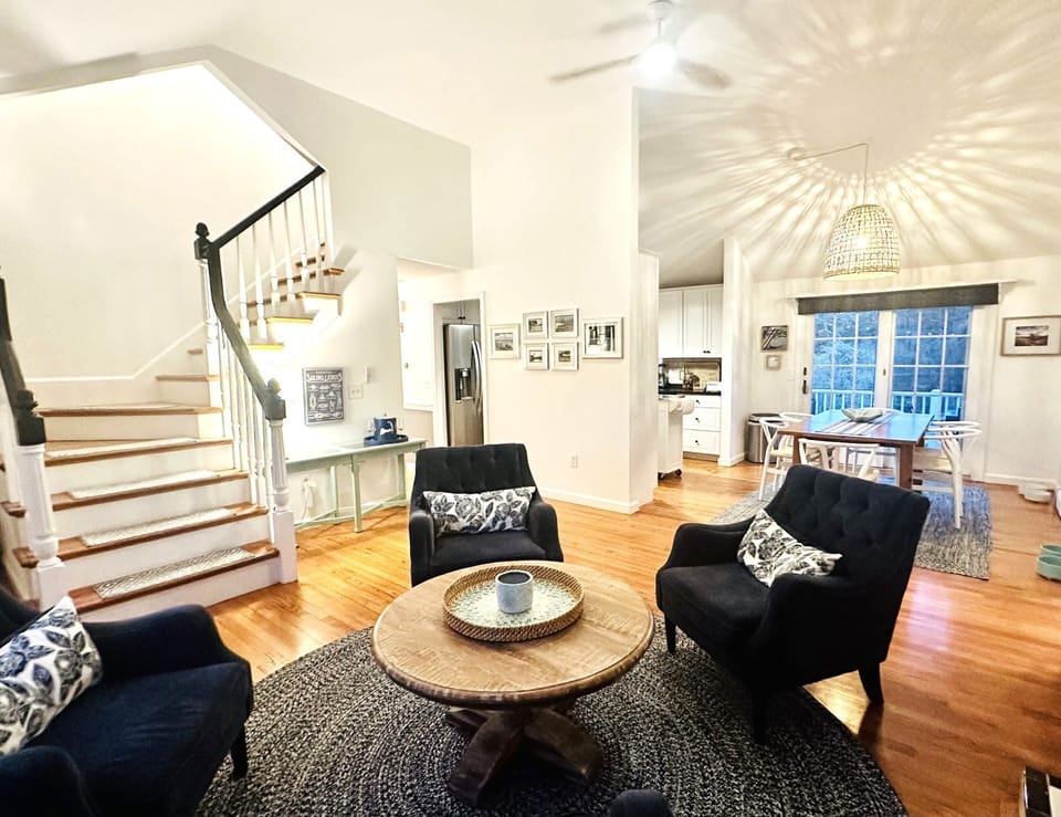 Open concept living space - 671 Great Fields Rd Brewster Cape Cod - Beach Glass - New England Vacation Rentals
