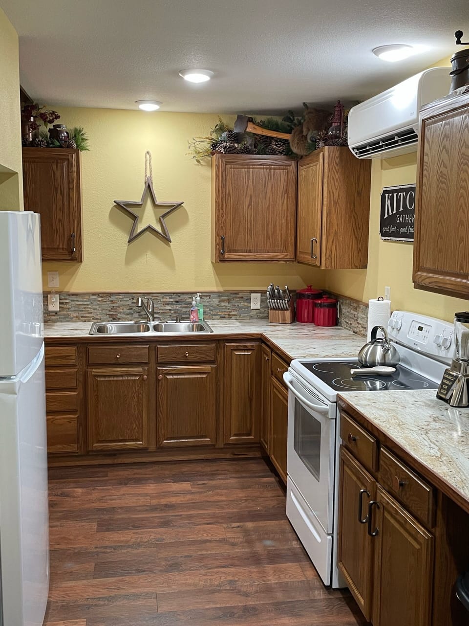 Nicely equipped kitchen…AND you, are the dishwasher!