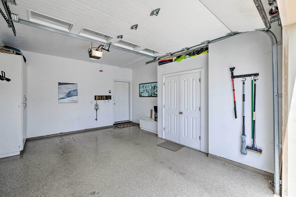Parking | Garage (1 Vehicle) | Driveway (1 Vehicle)