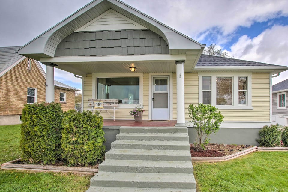 House Exterior | Covered Porch