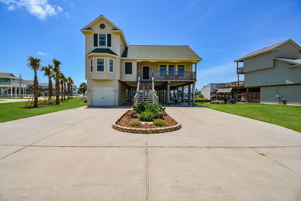 Wonderful Home- corner lot large driveway