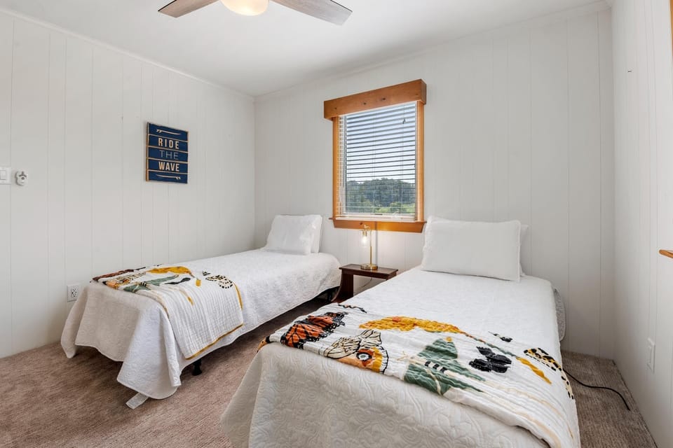 SH24: Aloha on the Atlantic | Bedroom 3