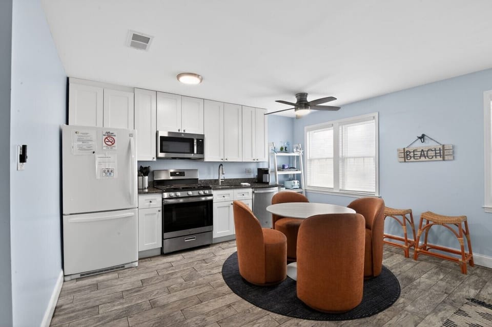 223_10th_St_N-Kitchen-_006