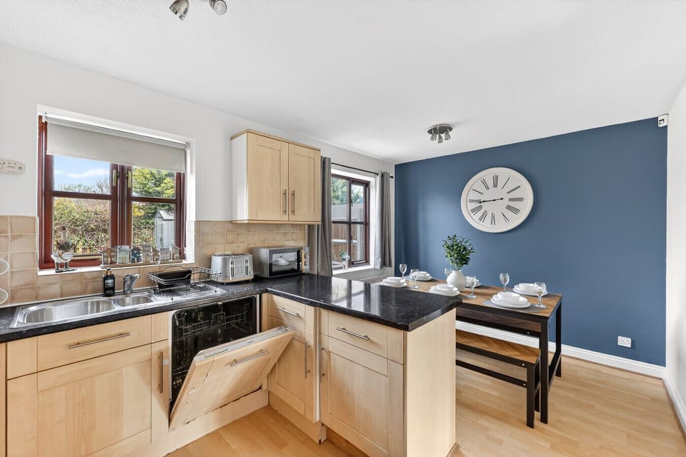 Open plan kitchen and dining area