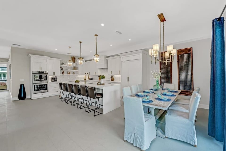 Open Floor Plan - Dinning and Kitchen Area