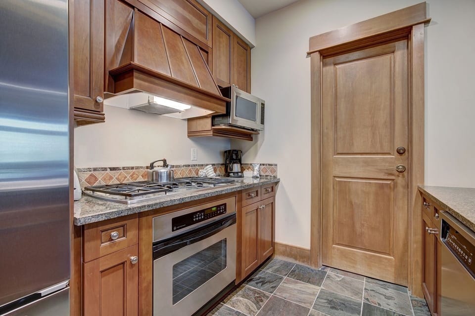 Flooring, Room, Indoors, Floor, Oven