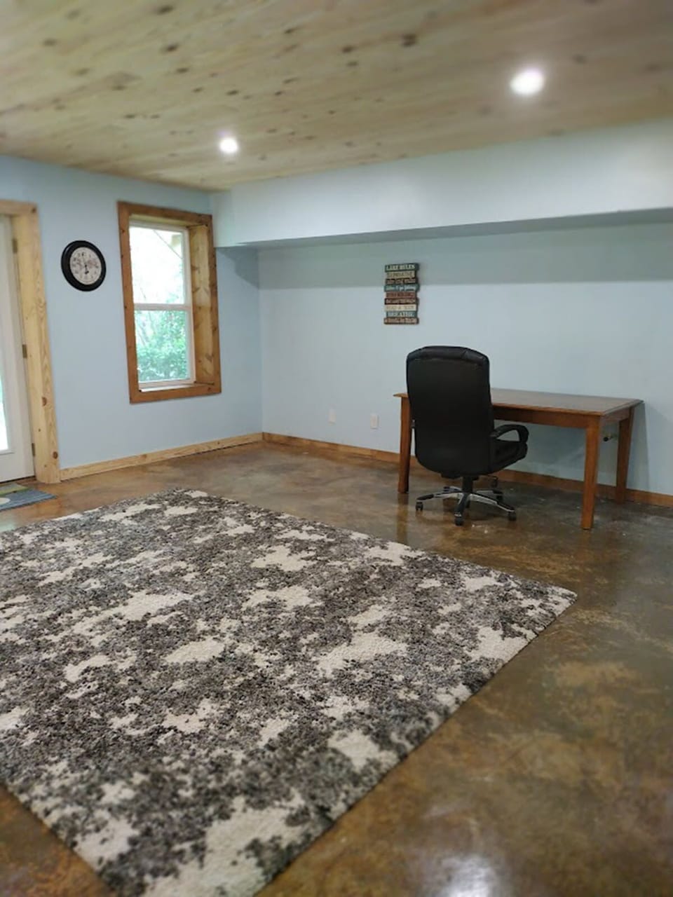 Office area with super fast fiber internet!