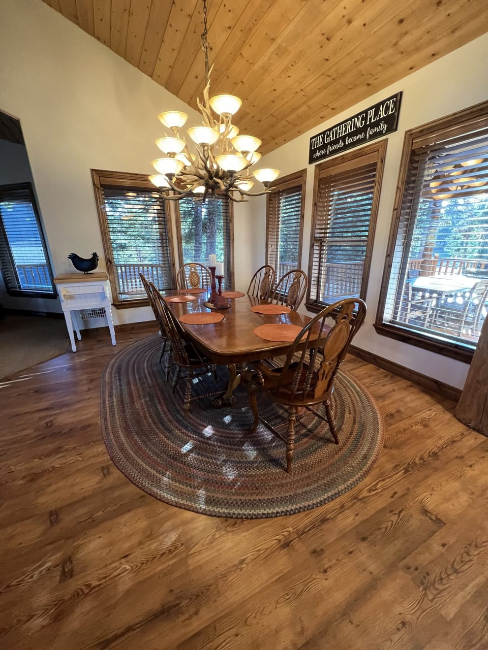 Dining area with views of the surroundings