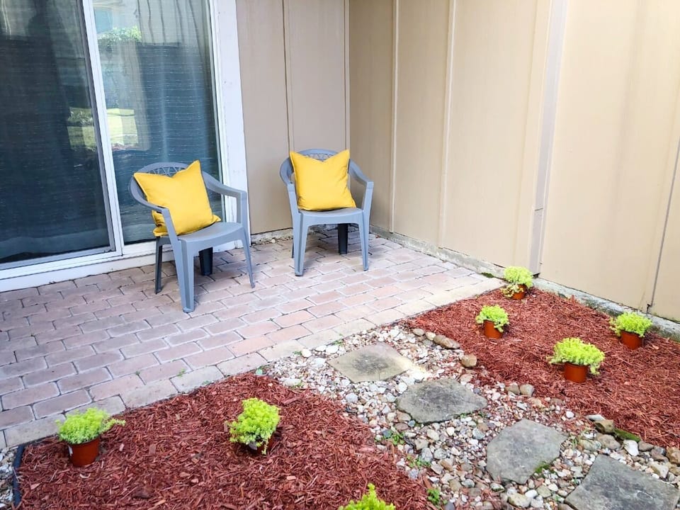 Private front patio