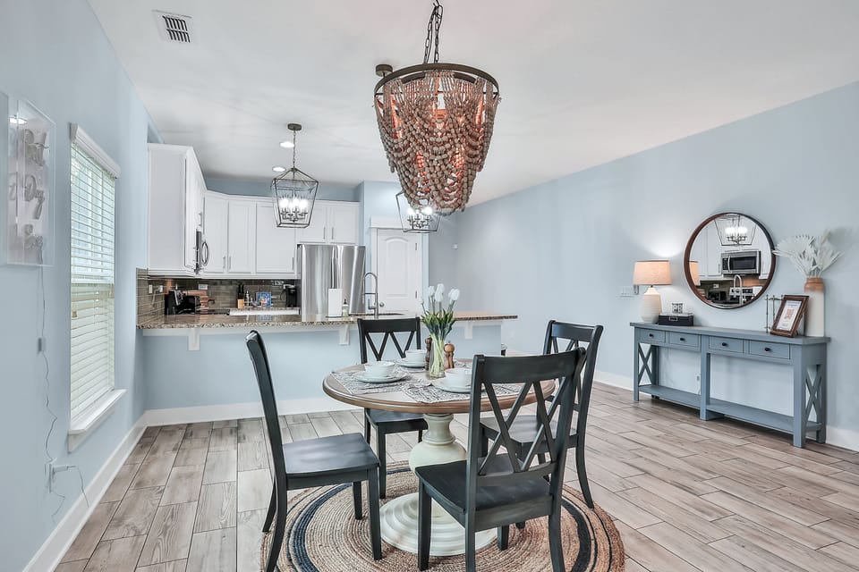 Dining area- 8 Barstools have been added under the counter since pics were taken