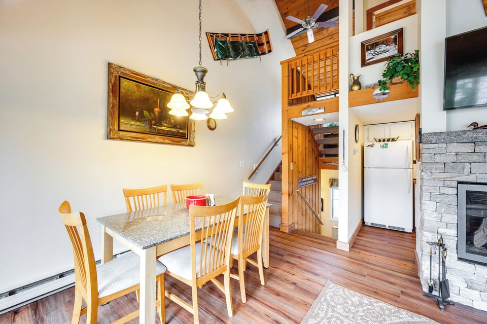 Dining Area | Dishware Provided
