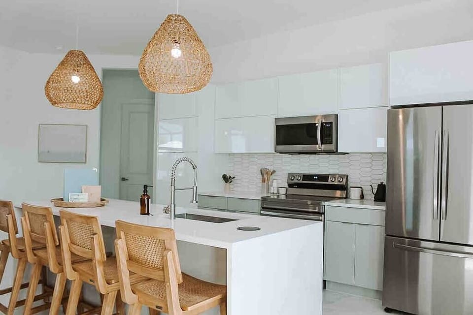 10' Quartz Waterfall Island