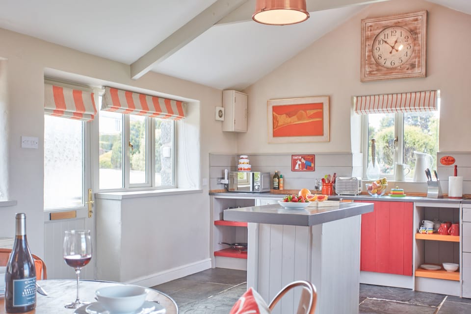 Meadow View, Newquay. Well-equipped kitchen and dining area with bespoke slate flooring, electric oven and hob, integrated fridge/freezer, dishwasher, washer/dryer and a dining table for two guests