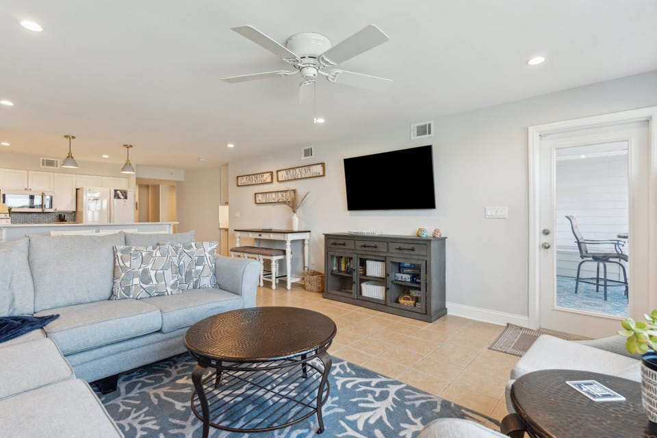 Living Room & Porch Access