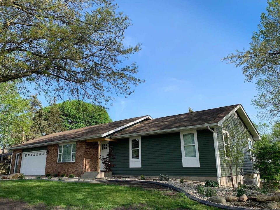 The Rosewood Retreat has been completely renovated from inside to out and is ready to be your Home Away From Home for your stay in Middlebury Indiana! 