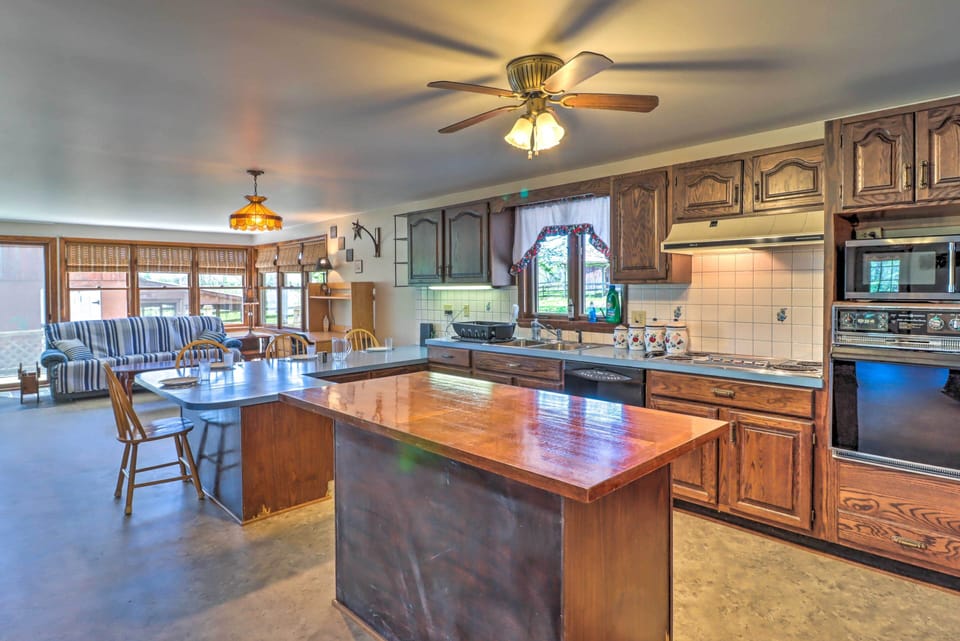 Interior | Open Floor Plan | Free WiFi