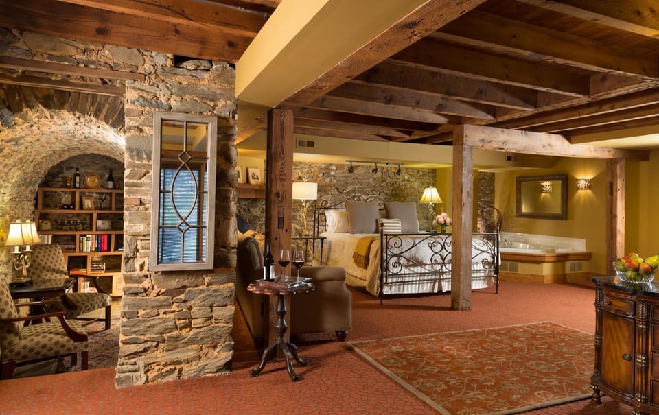 Coach or Club with 2 Queens whirlpool Suite 14