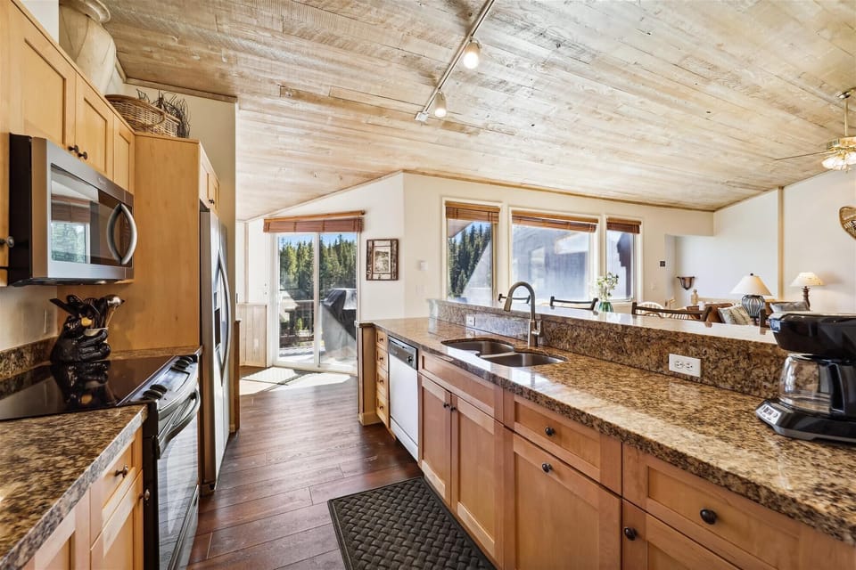 Kitchen, Snowflake Lookout, Breckenridge Vacation Rental