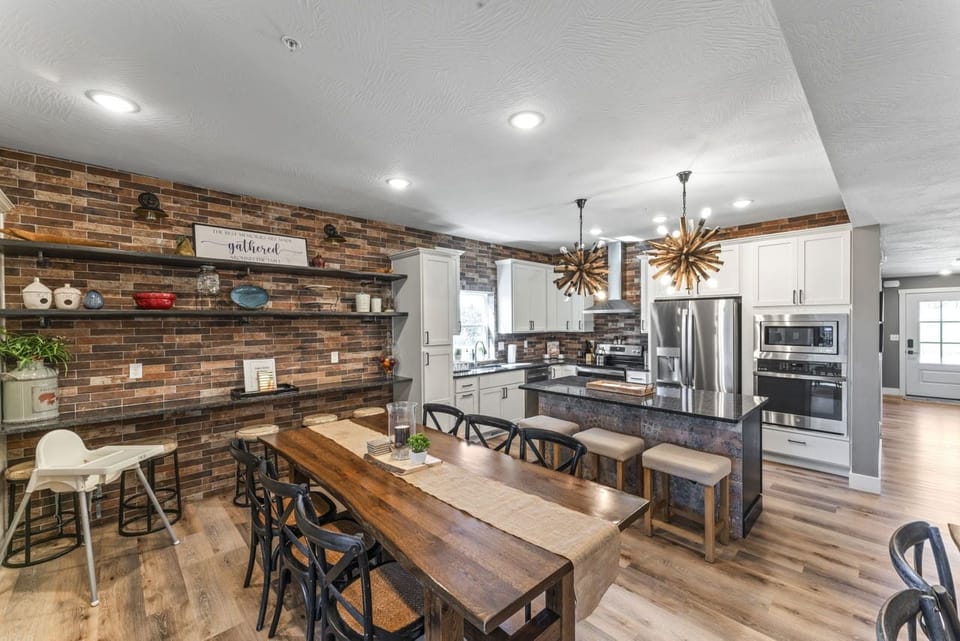 Kitchen and Dining Area. Seating for 21.