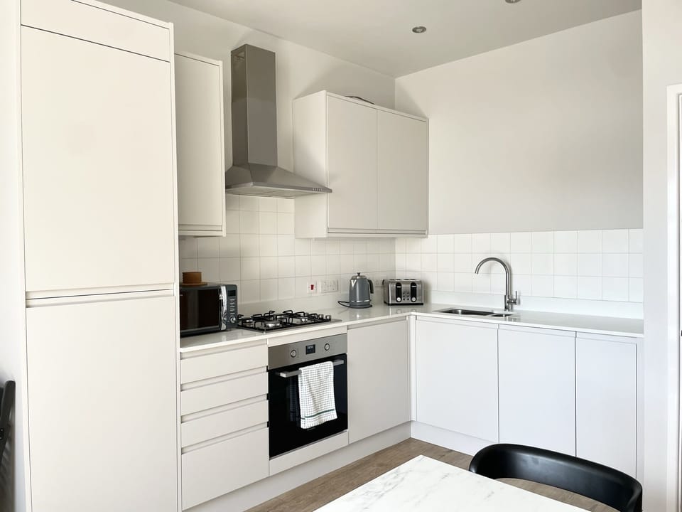 Fully equipped kitchen (3)