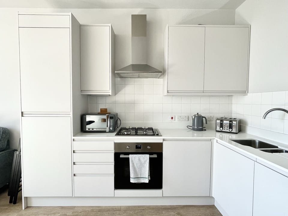 Fully equipped kitchen (1)