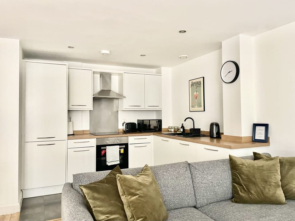 Fully equipped kitchen (1)
