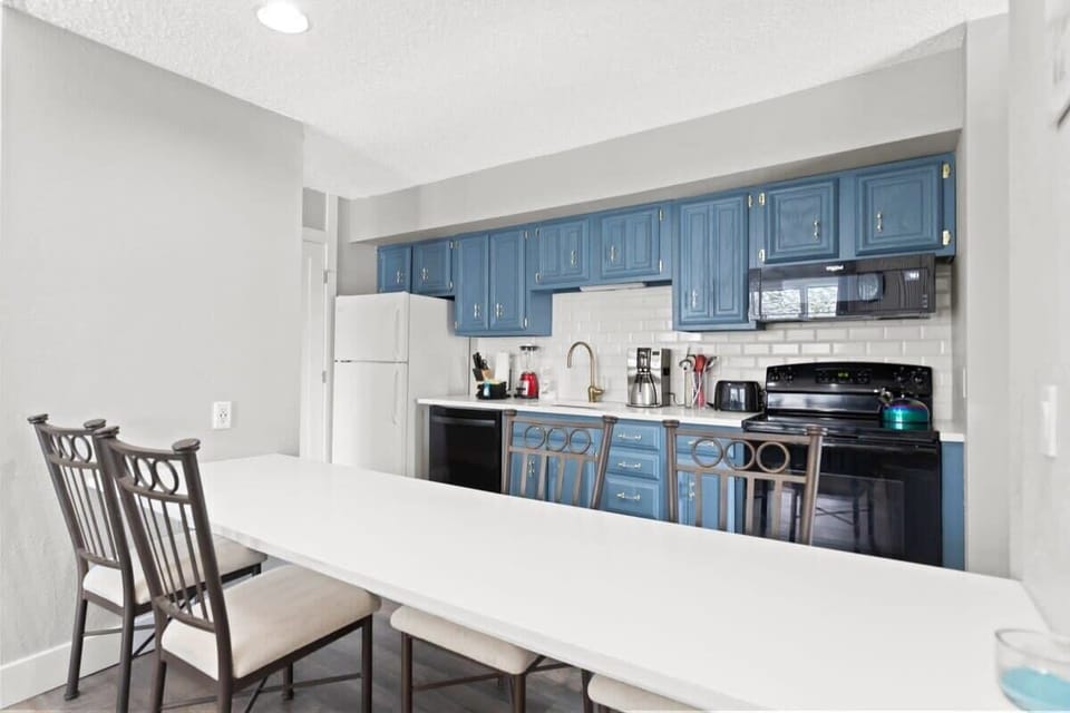 This dynamic dining area can also serve as a bar, pass-through or serving area as well as additional counter space to the kitchen, if needed. It can seat four and bridges the kitchen and living rooms.