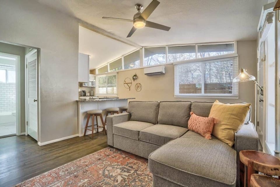 Welcome to our home in the popular Ivywild community in Colorado Springs! Stay in and relax with the 55 inch Smart TV, play some board games, or simply enjoy the company of your friends and family!