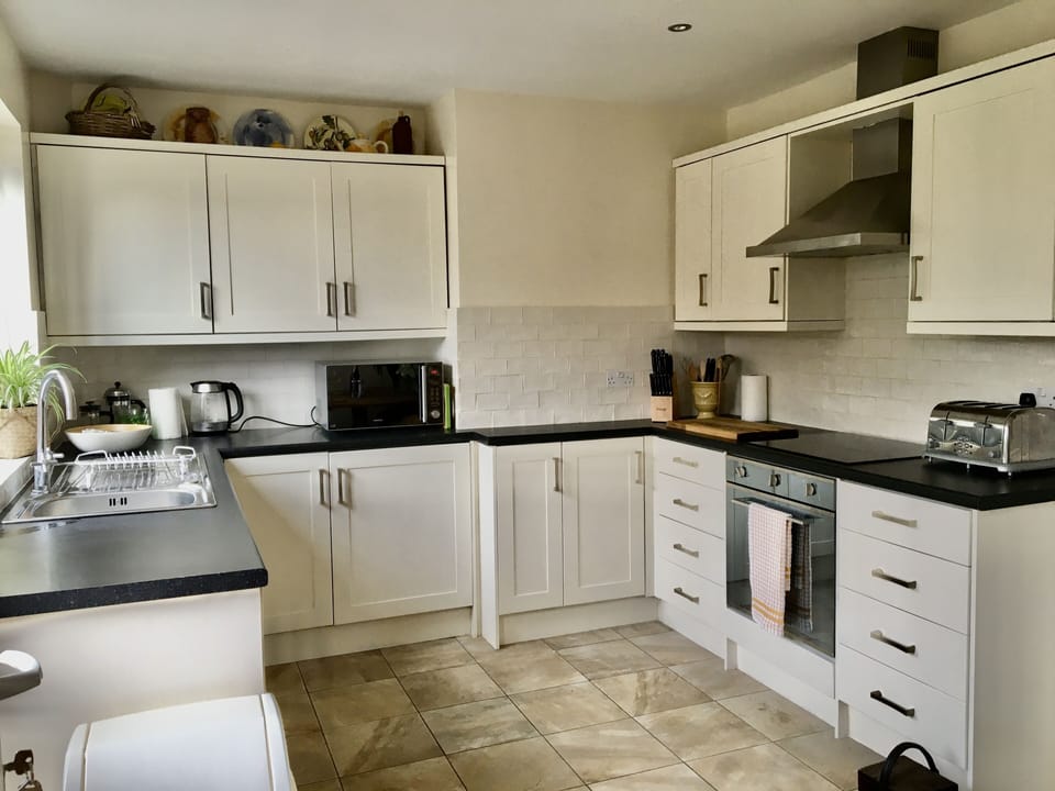 Fully equipped kitchen with everything you need to cook delicious home meals.