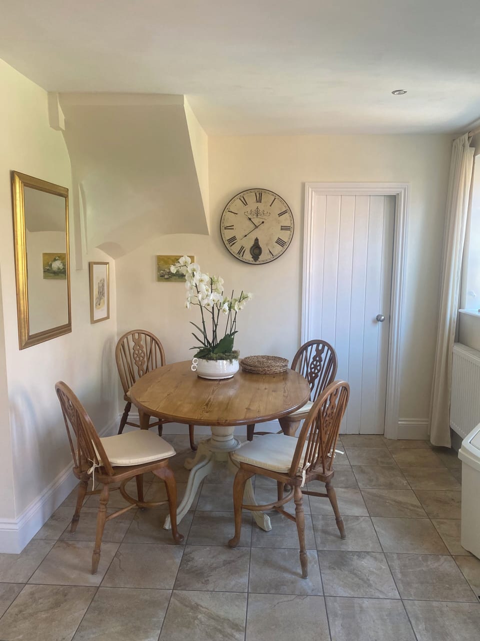 Dining area in kitchen.