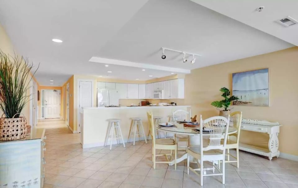 Dining Area 1