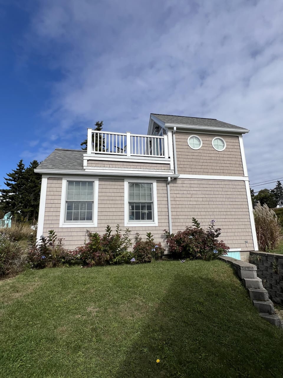 Side view of Sand Dollar with it's second floor balcony.