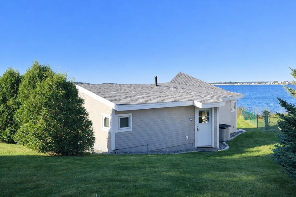 The view of the cottage from the driveway.