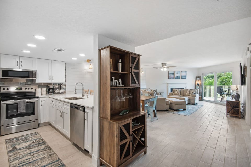 Kitchen/Bar area