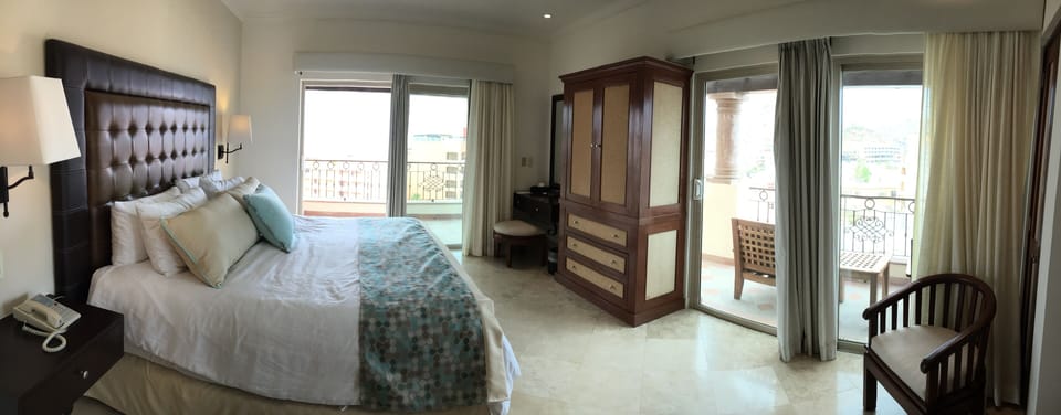SPACIOUS MASTER BEDROOM WITH WRAP AROUND DECK