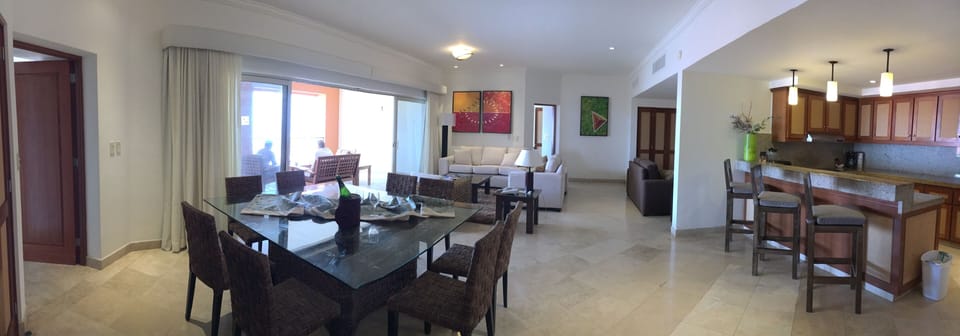 FULL KITCHEN WITH BAR SEATING