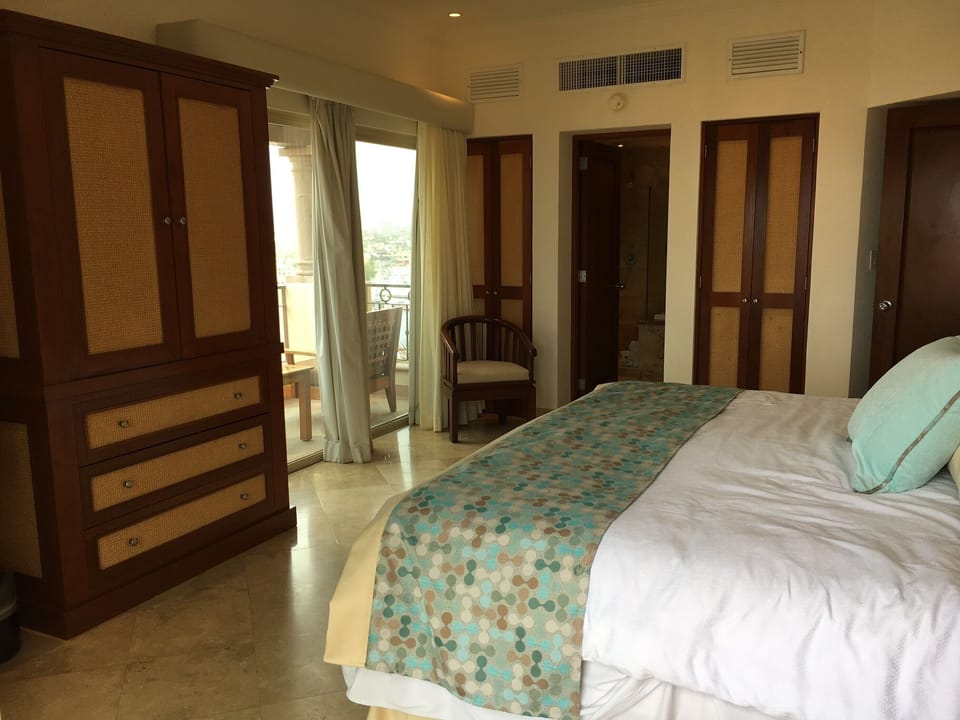 KING BED - PRIVATE BATHROOM-WRAP AROUND DECK