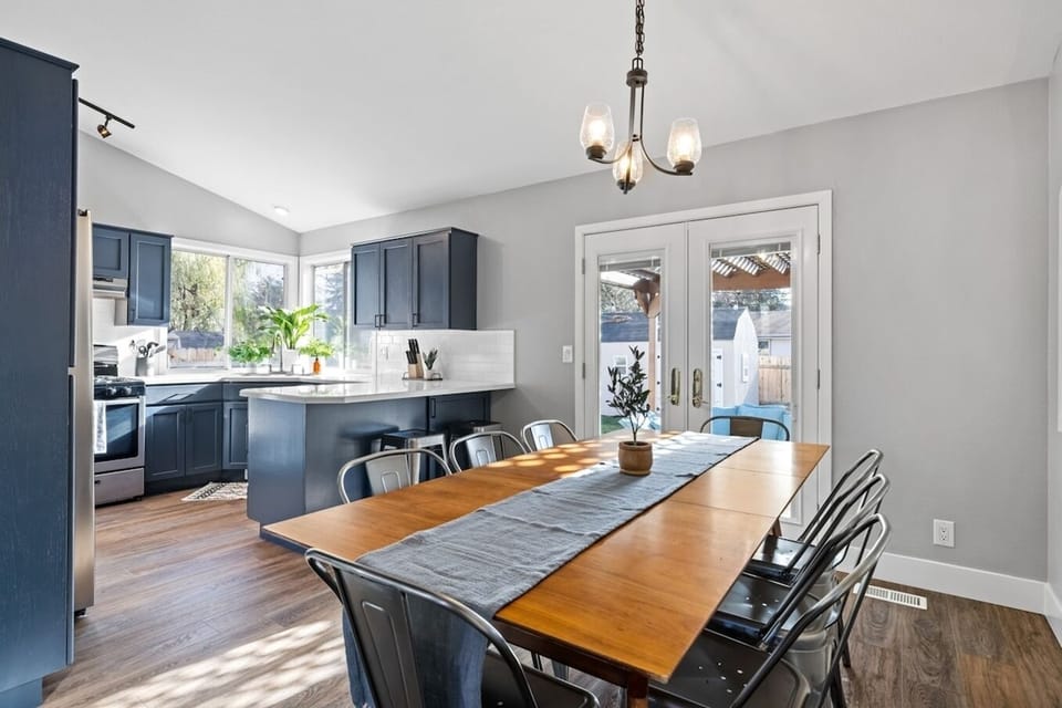 Seating at the dining table for 8.