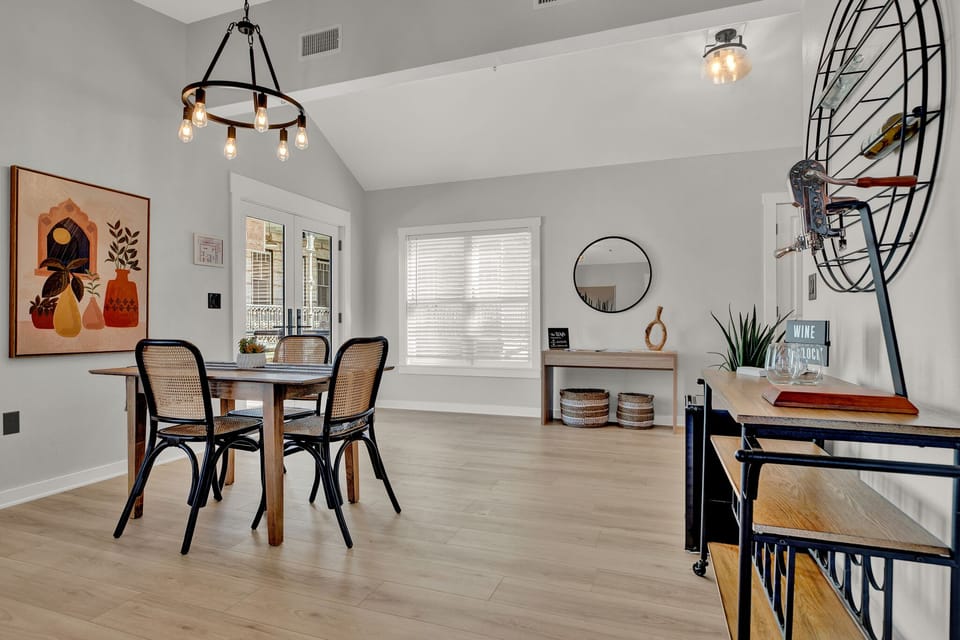 Dining Table with seating for four!