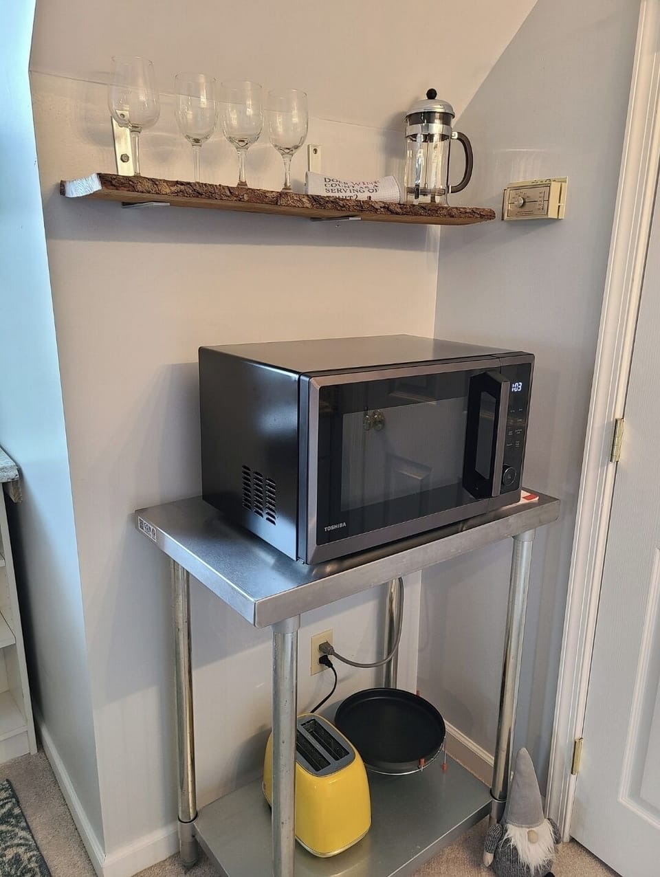 Microwave/Air Fryer combo, toaster, wine glasses & opener, French press, blender