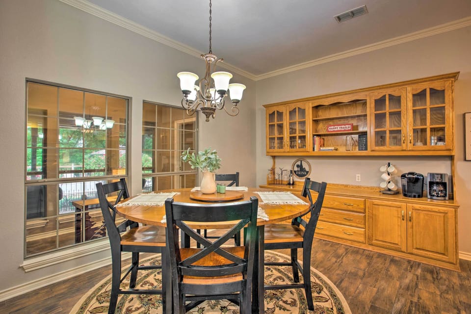 Additional Dining Area