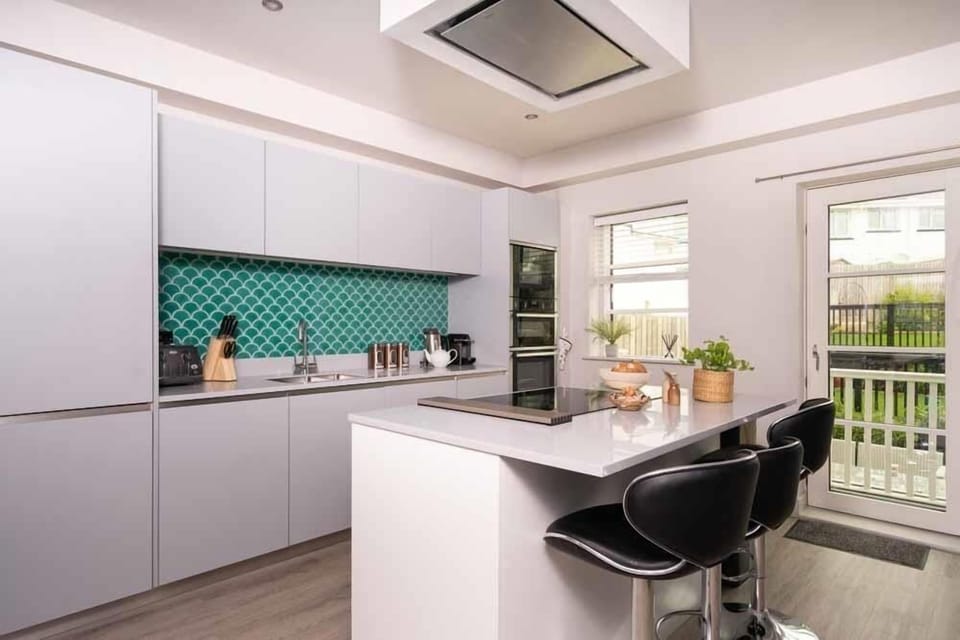 Kitchen at 5 The Strand, Porth, Cornwall, self catering with Beach Retreats.