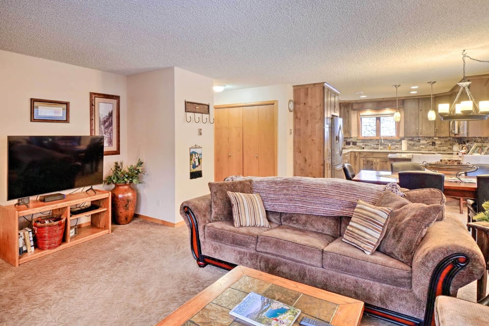 Living Room | Smart TV
