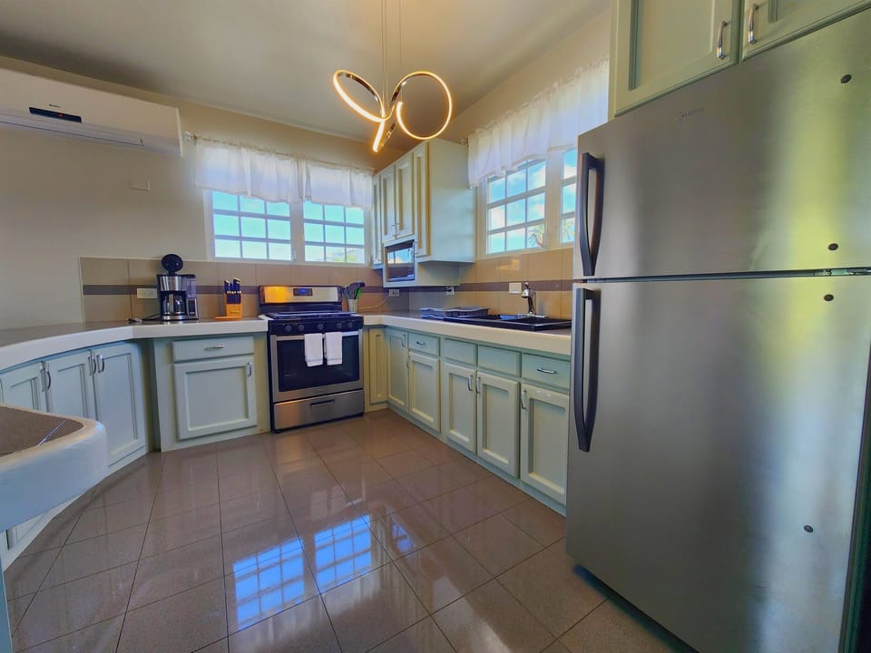 Fully equipped kitchen.