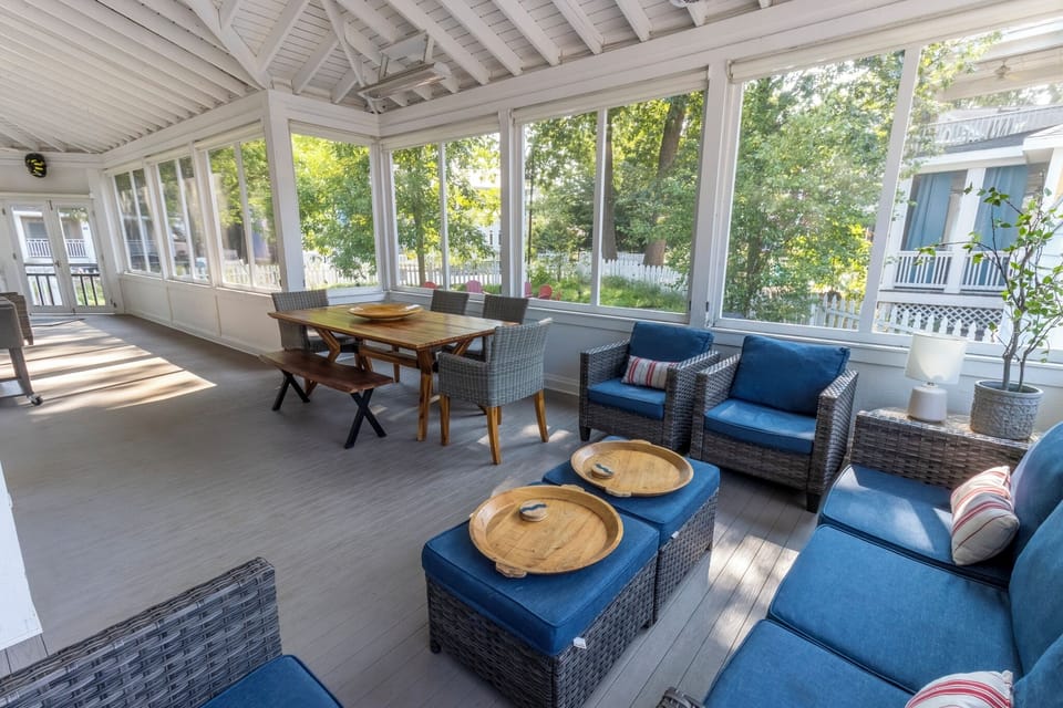 Main Level | Screened in Porched