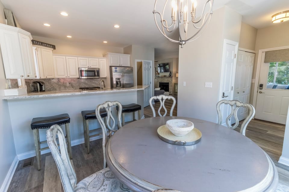 Main Level | Dining | Kitchen