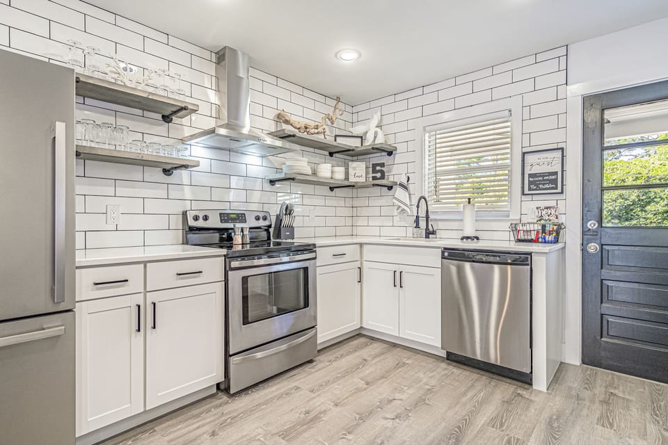 Fully equipped kitchen.
