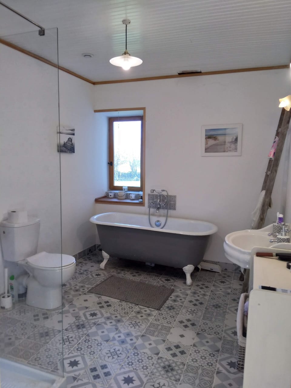 bathroom for master bedroom